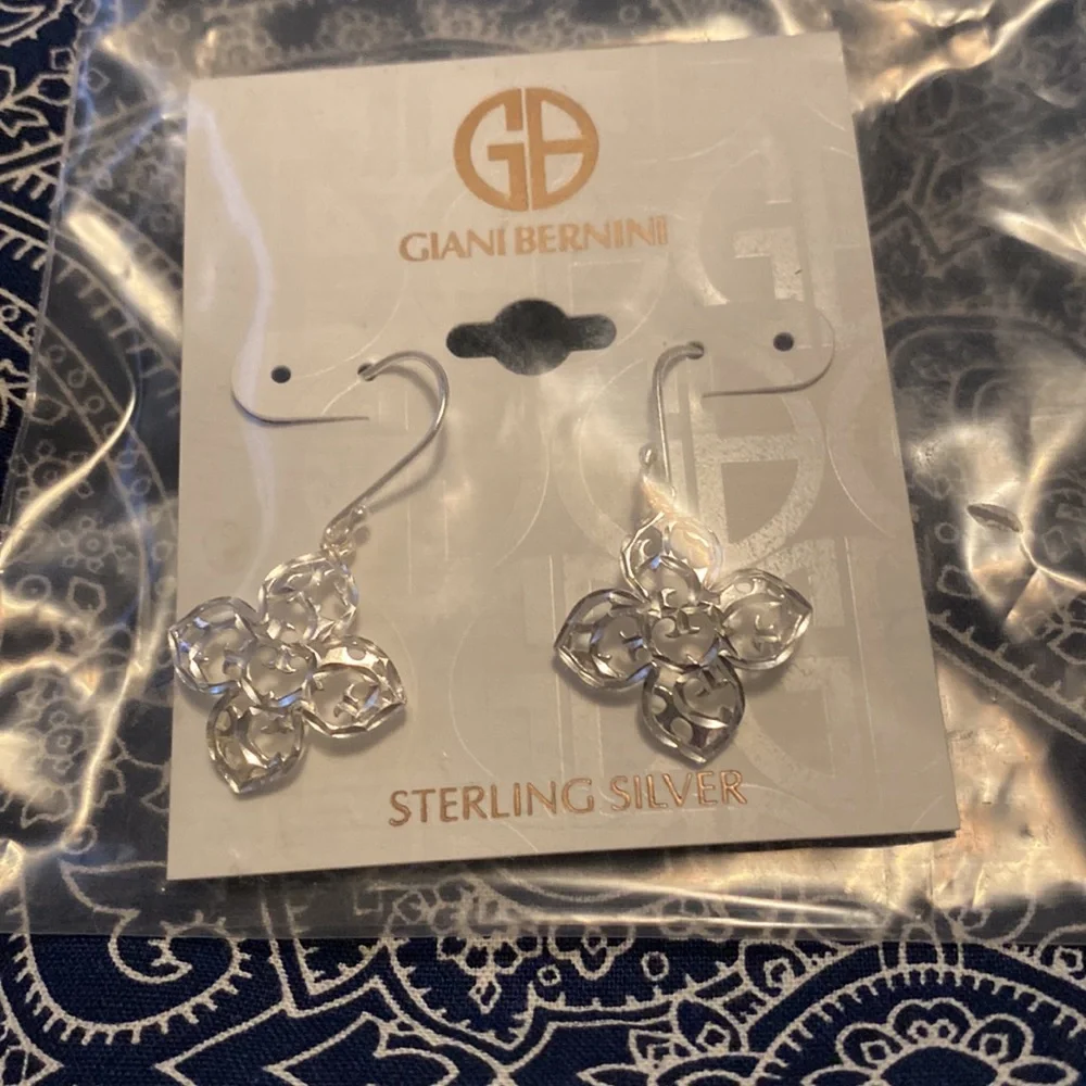 🔥STERLING SILVER EXCLUSIVE FLORAL EARRINGS MSRP 85.00!!!